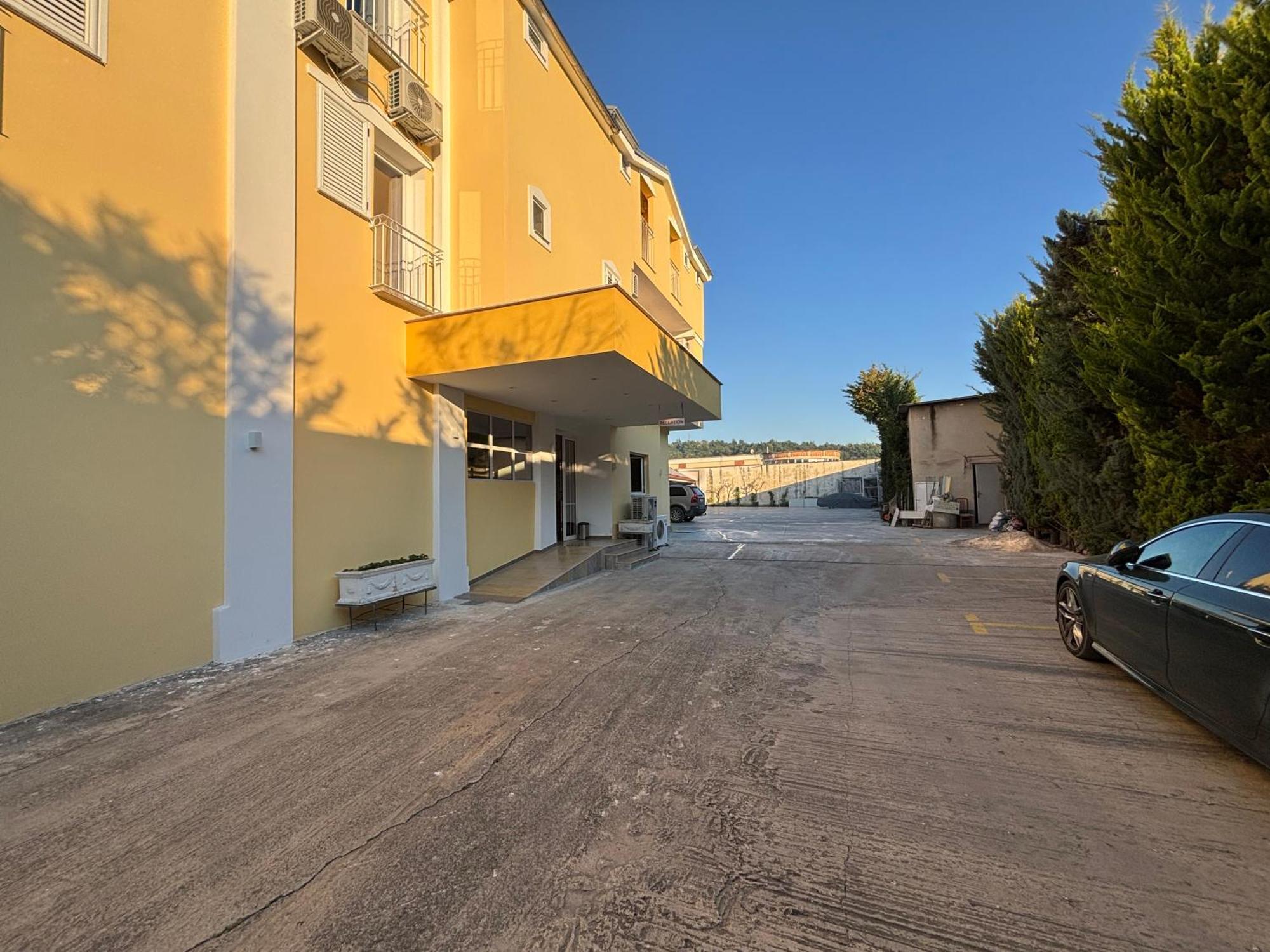 Hotel Restorant Halal Il Tramonto. Vorë エクステリア 写真